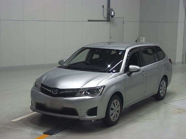 30037 Toyota Corolla fielder NZE161G 2013 г. (CAA Chubu)